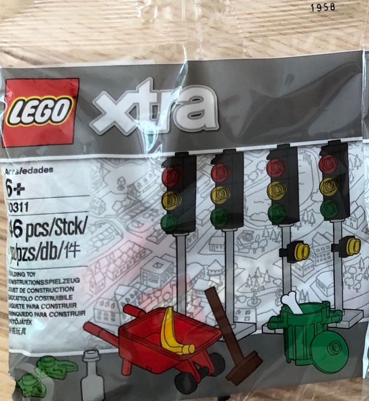 LEGO-xtra-Traffic-Lights-40311.jpg