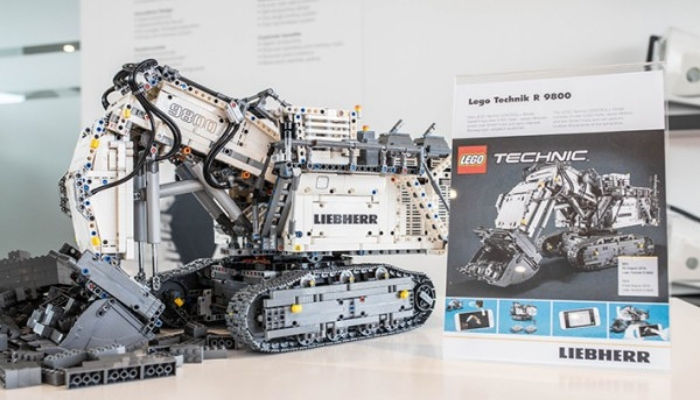 First Images of LEGO Technic Liebherr R 9800 (42100) - The Brick Fan