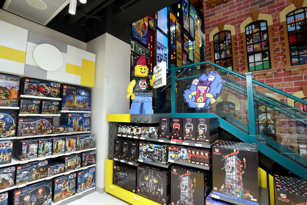 LEGO New York Flagship Store on Avenue - The Brick Fan